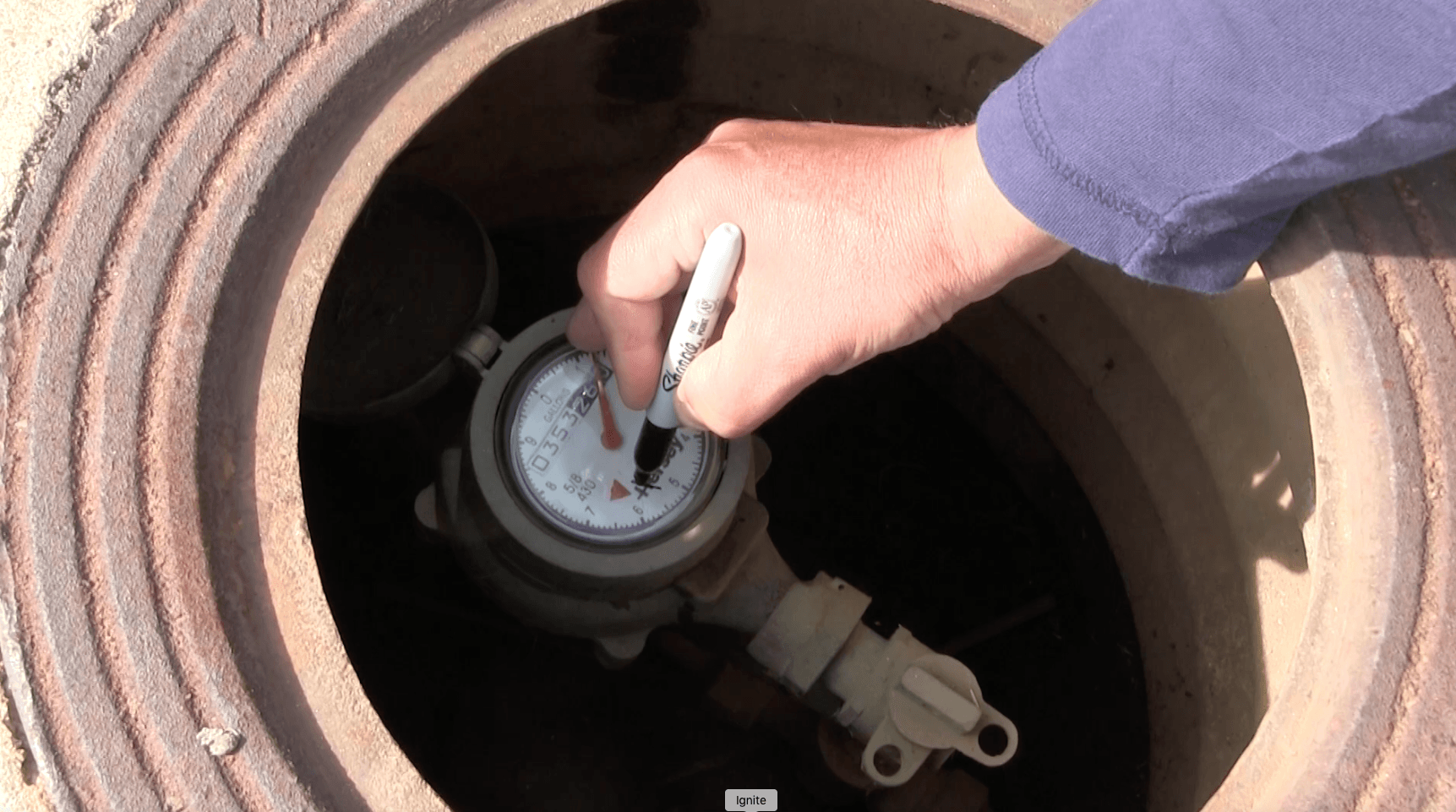 Marking the Place of the Low Flow Indicator with a Marker